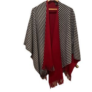 E Studio One Size Shawl